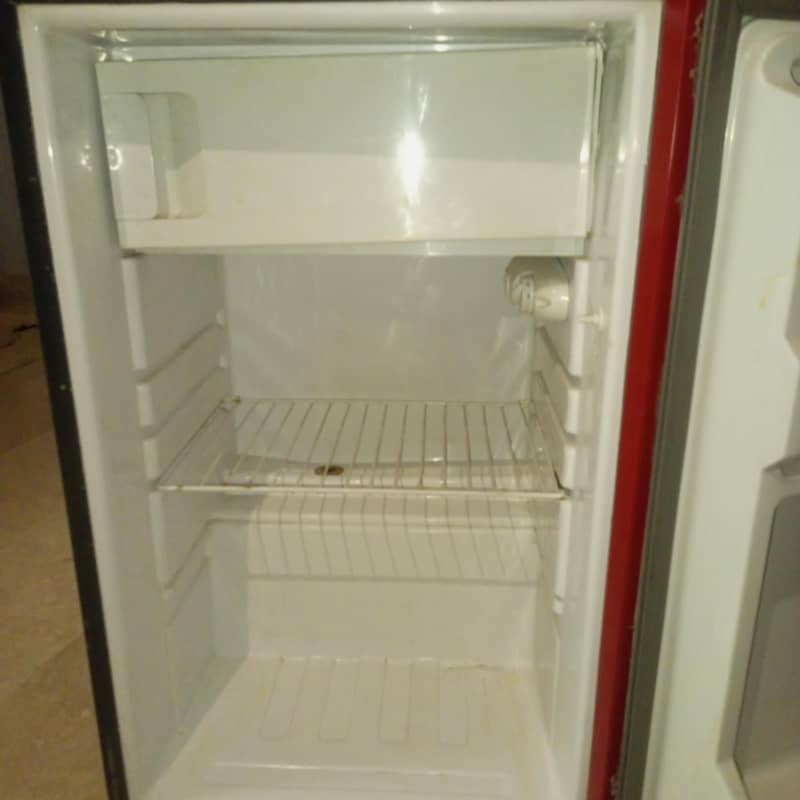 Dawlance Mini Refrigerator 1