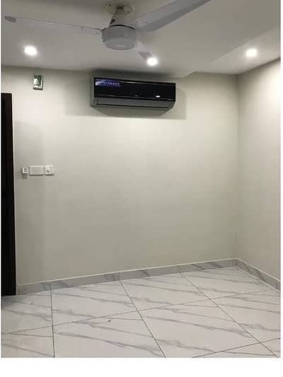 Brand New Building Semi Furnished Area 1100 Square Feet Floor Available For Rent Corporate Office On Main Boulevard Road Gulberg 3 Lahore