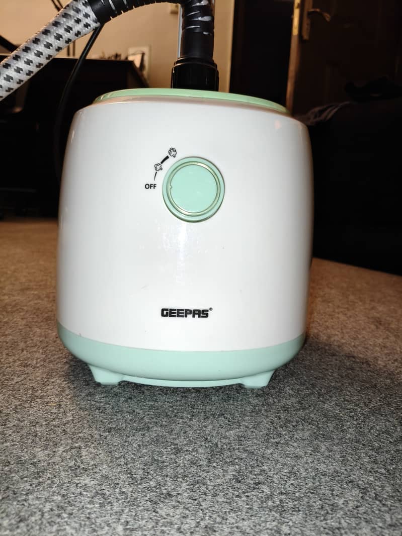 Steamer for clothes 4