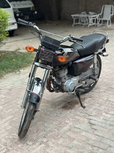 125 23/24 model 1st owner All perfect all documents complete and bio