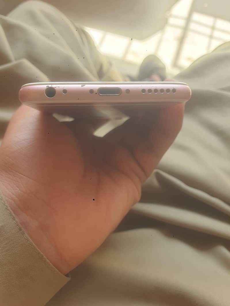 Apple iPhone 6S 4