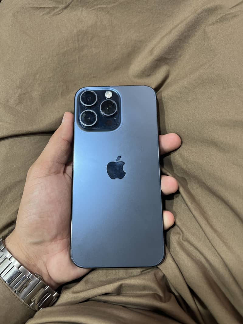 Apple iPhone 15 Pro Max 0