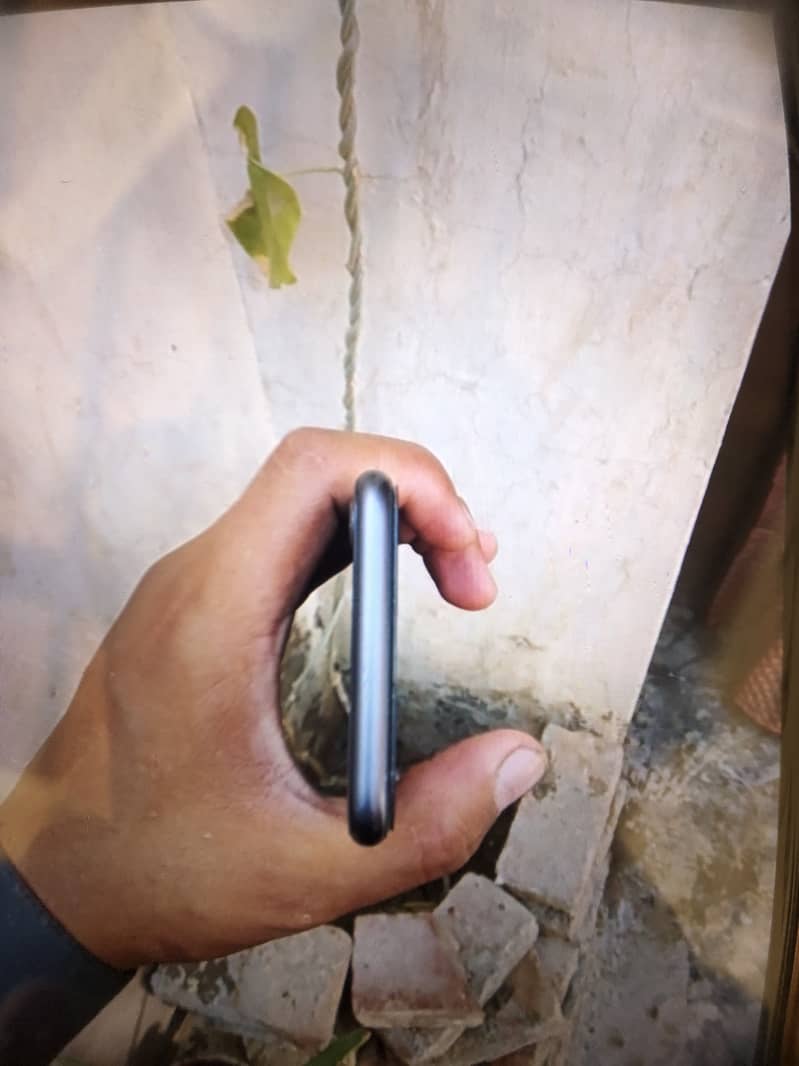 Apple iPhone 8 1