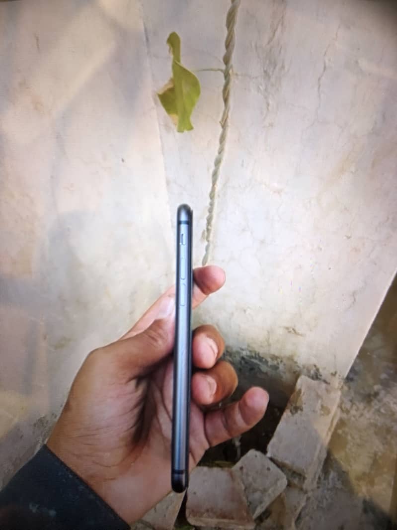 Apple iPhone 8 5