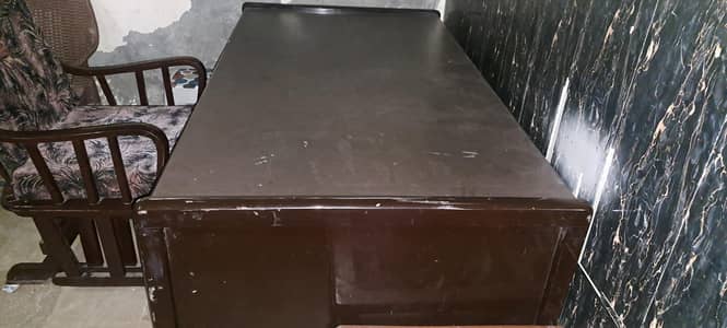 meyari furniture ki table hay bhoot zaberdest
