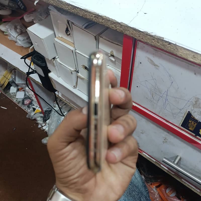 Apple iPhone 11 Pro 1
