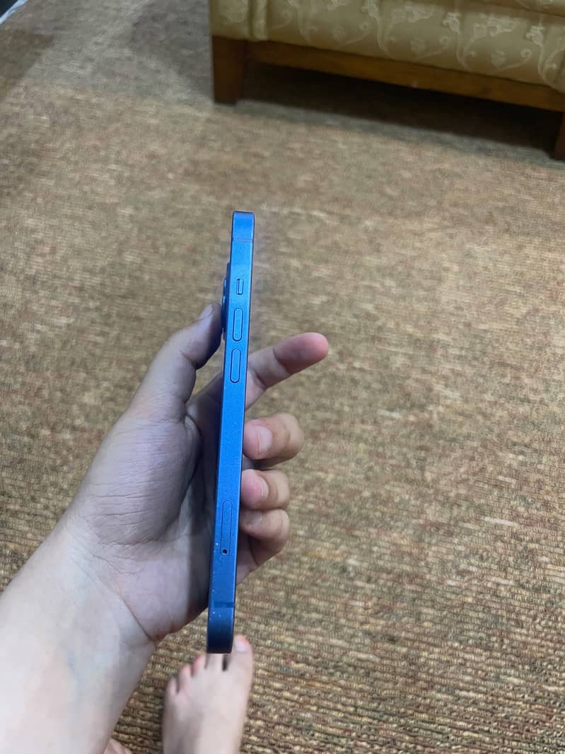 Apple iPhone 13 5