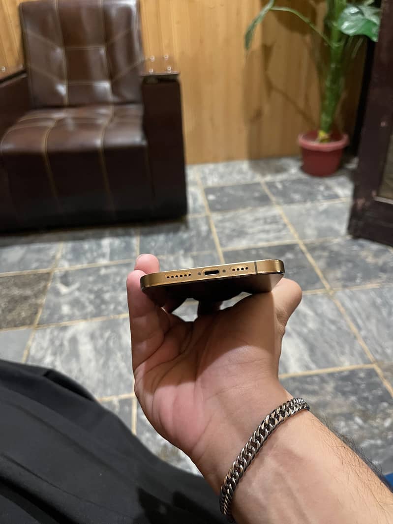 Apple iPhone 12 Pro Max 5