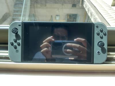 Nintendo Switch ( 32 GB )