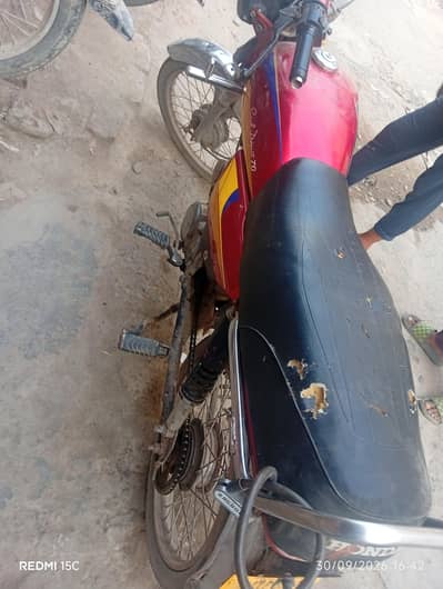 paper full complete bike bilkul ok ha jis ny leni whi rabta kry