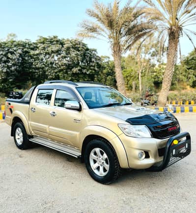 Toyota Hilux vigo champ 2013 ( 4x4 ) superb condation