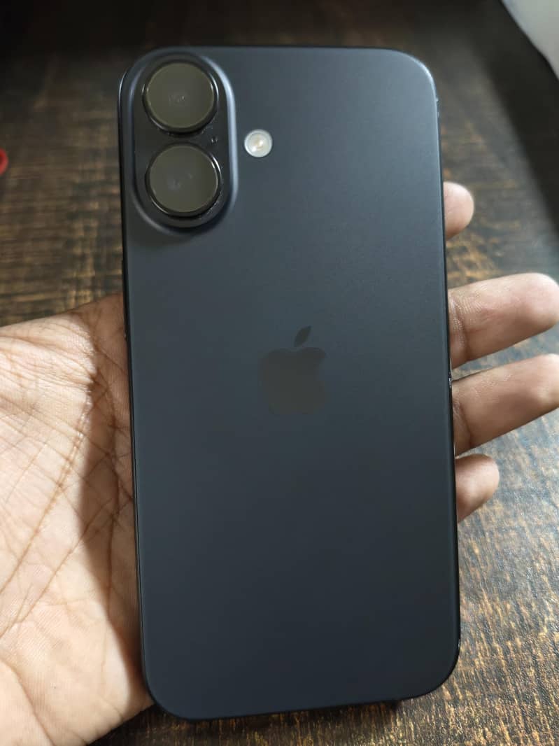 Apple iPhone 16 1