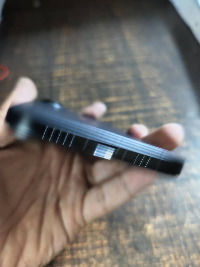 Apple iPhone 16 2