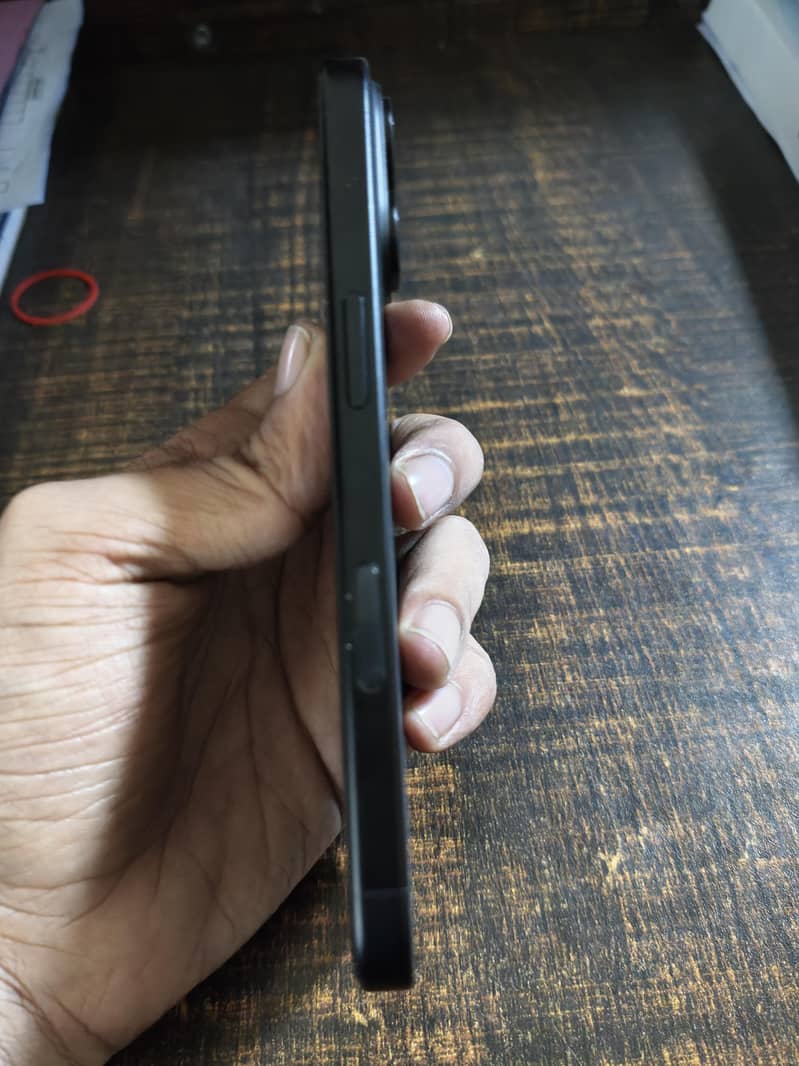 Apple iPhone 16 3