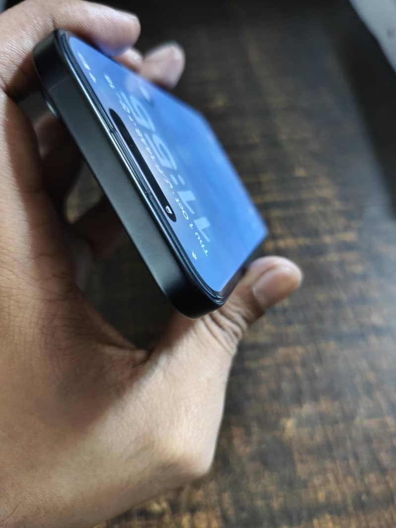 Apple iPhone 16 5