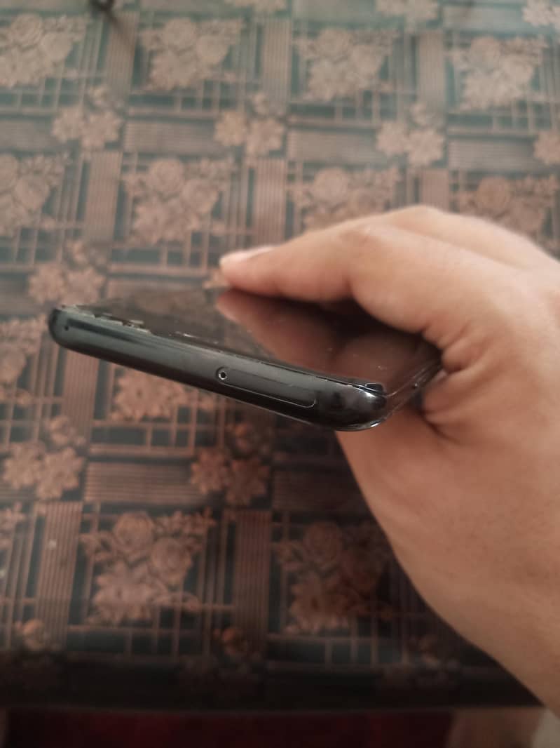 Samsung Mobile S8 Plus 4