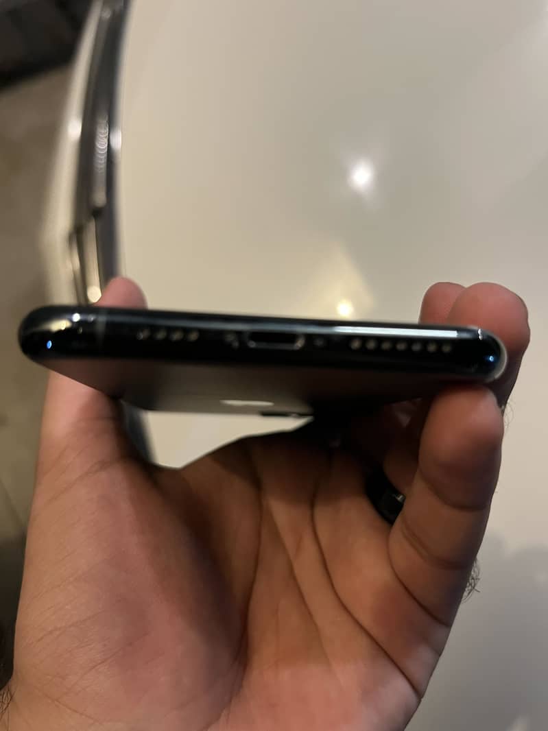 Apple iPhone 11 Pro Max 2