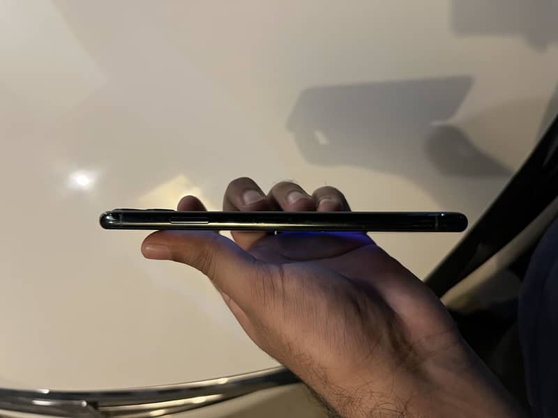 Apple iPhone 11 Pro Max 4