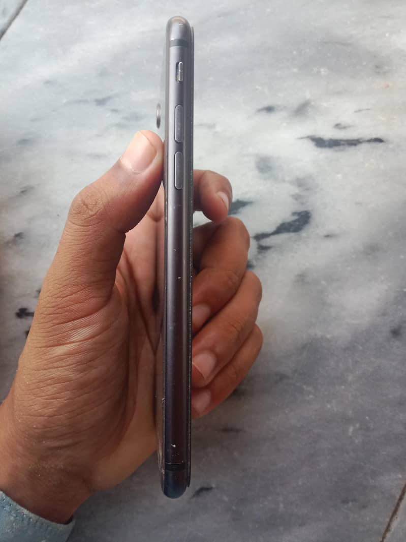 Apple iPhone 8 3