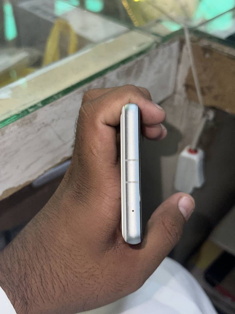 Google Pixel 7a 2
