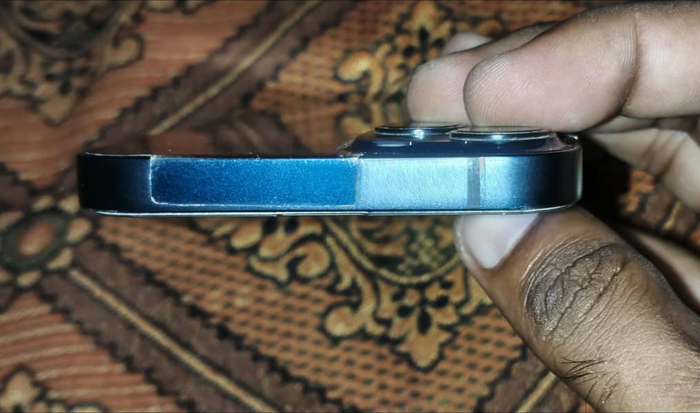 Apple iPhone 13 0