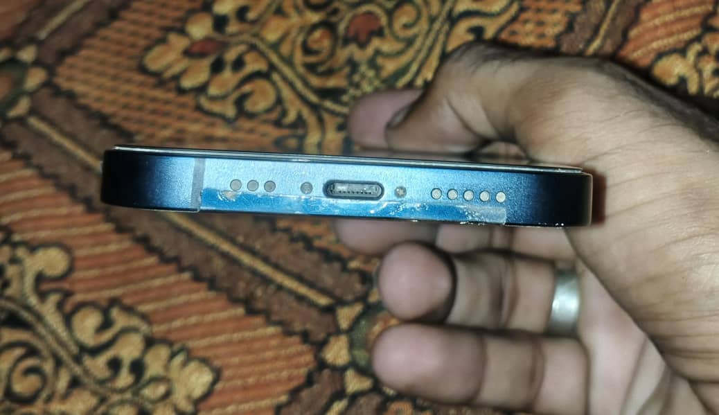 Apple iPhone 13 2