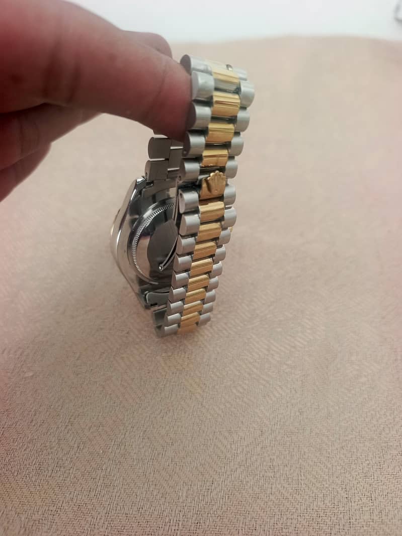 men watch 3