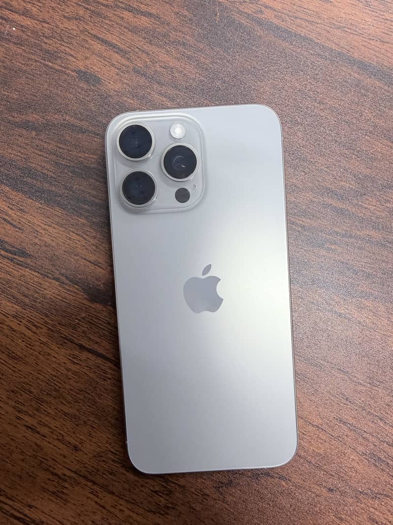 Apple iPhone 15 Pro Max 0