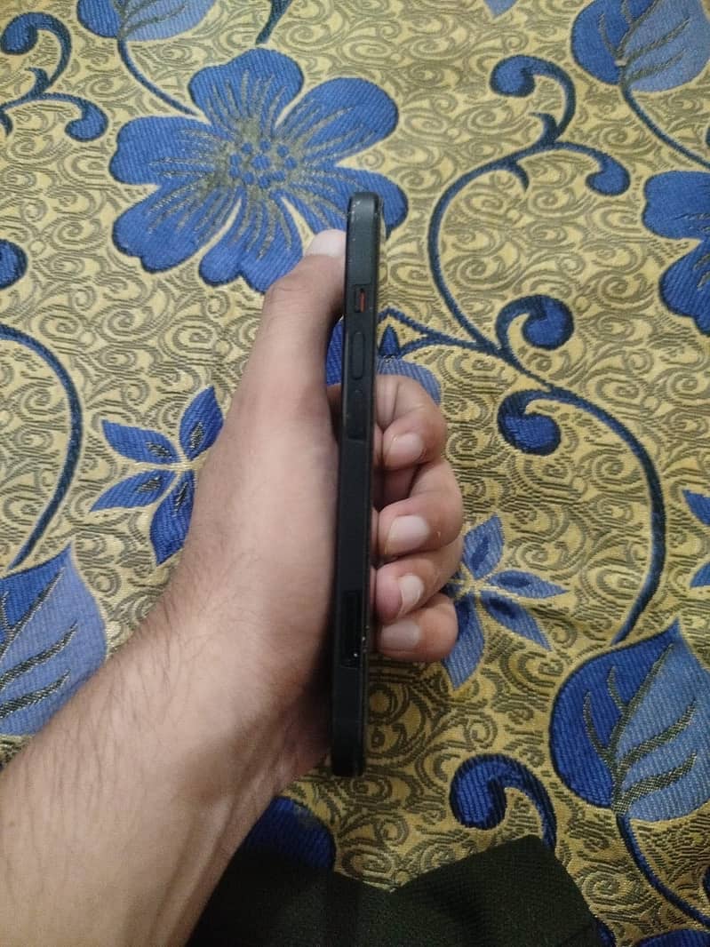 Apple iPhone 15 4