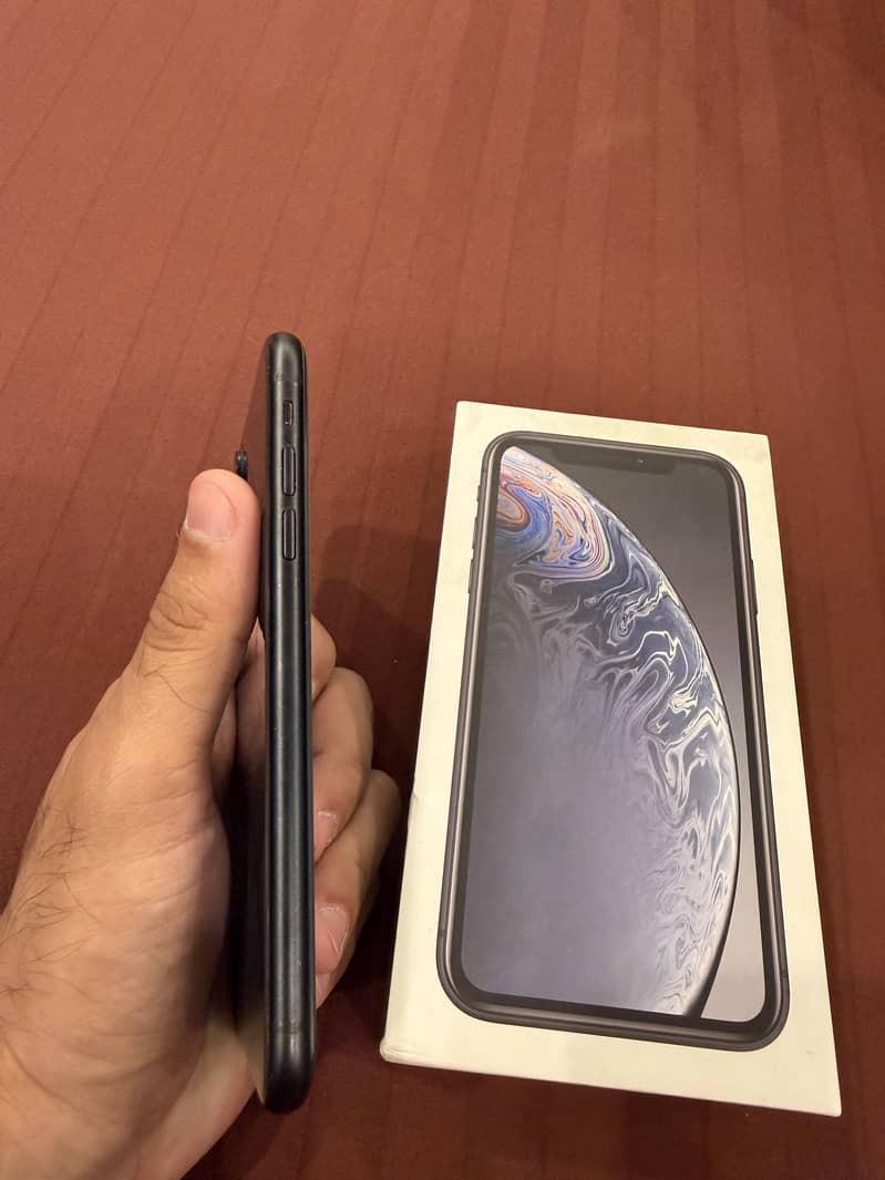 Apple iPhone XR 7
