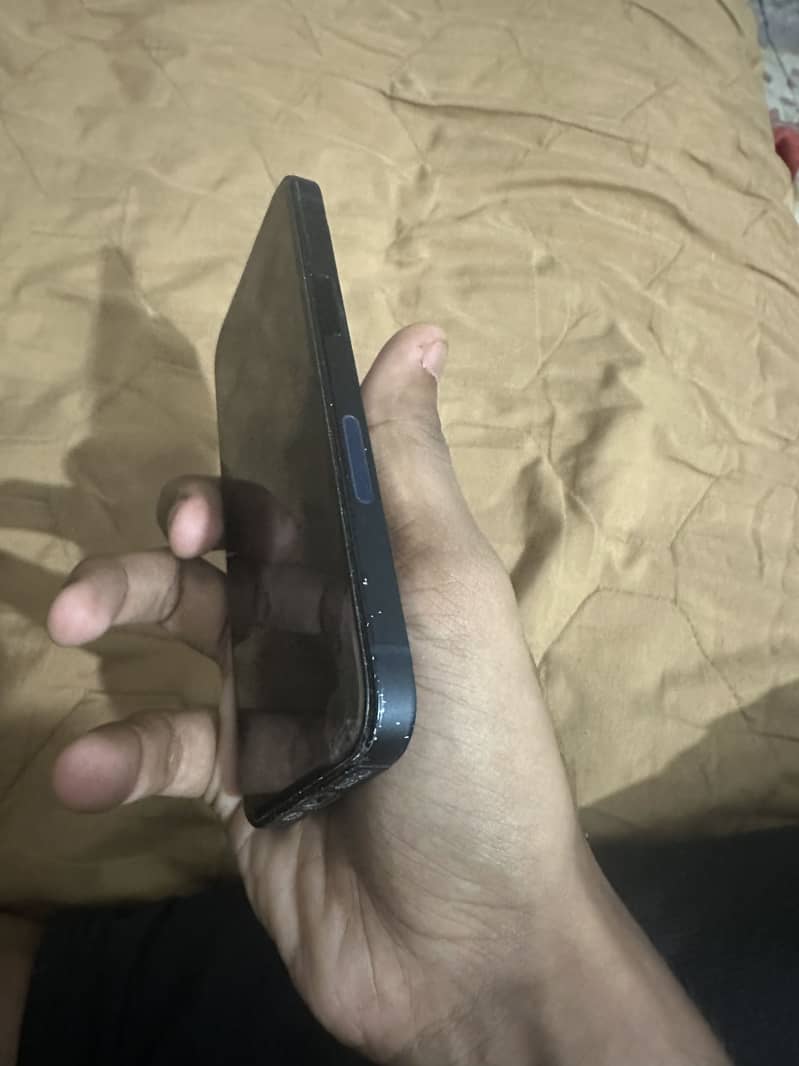 Apple iPhone 13 2