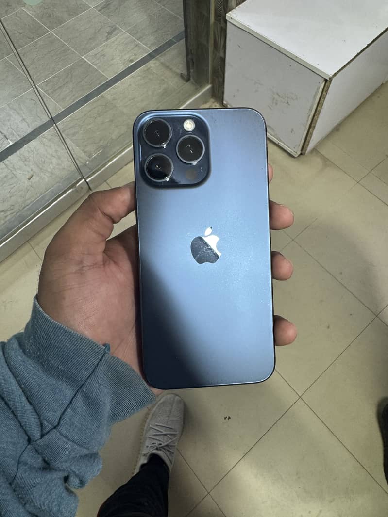 Apple iPhone 15 Pro Max 2