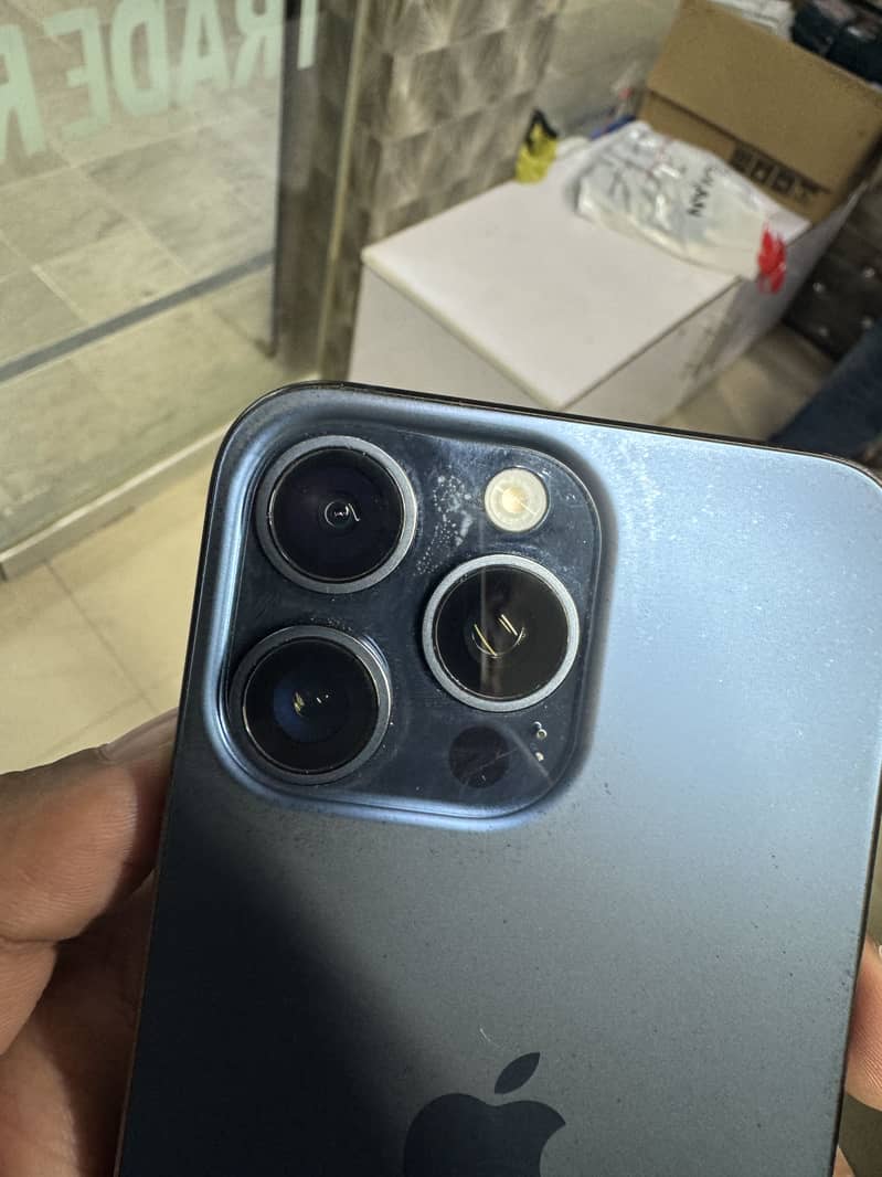 Apple iPhone 15 Pro Max 3