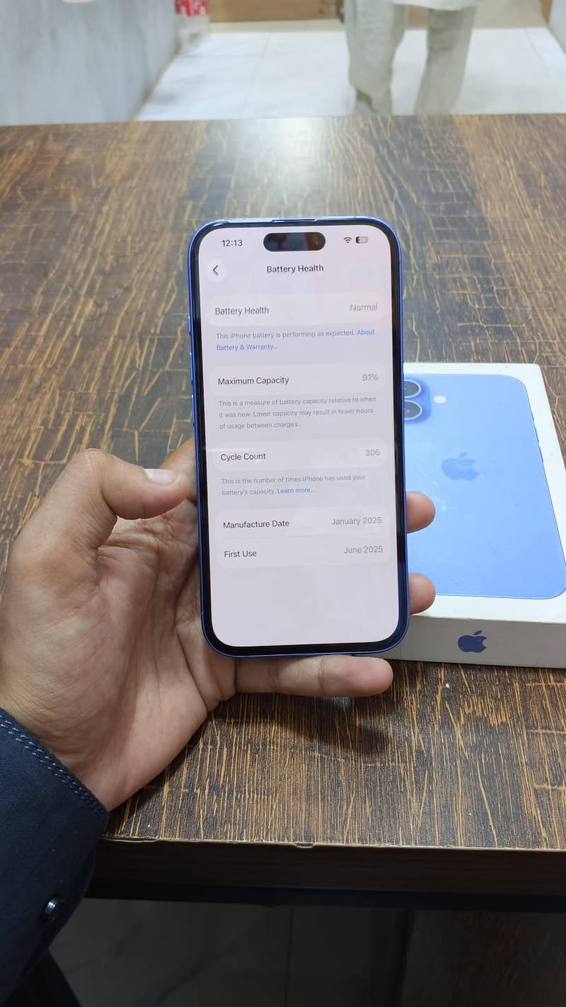 Apple iPhone 16 2