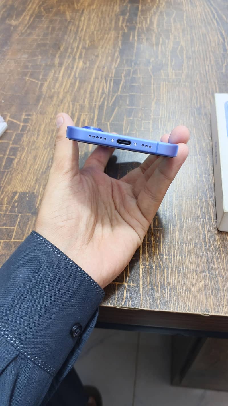 Apple iPhone 16 5