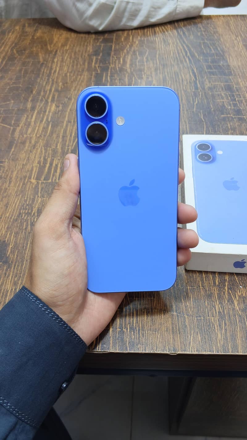Apple iPhone 16 7