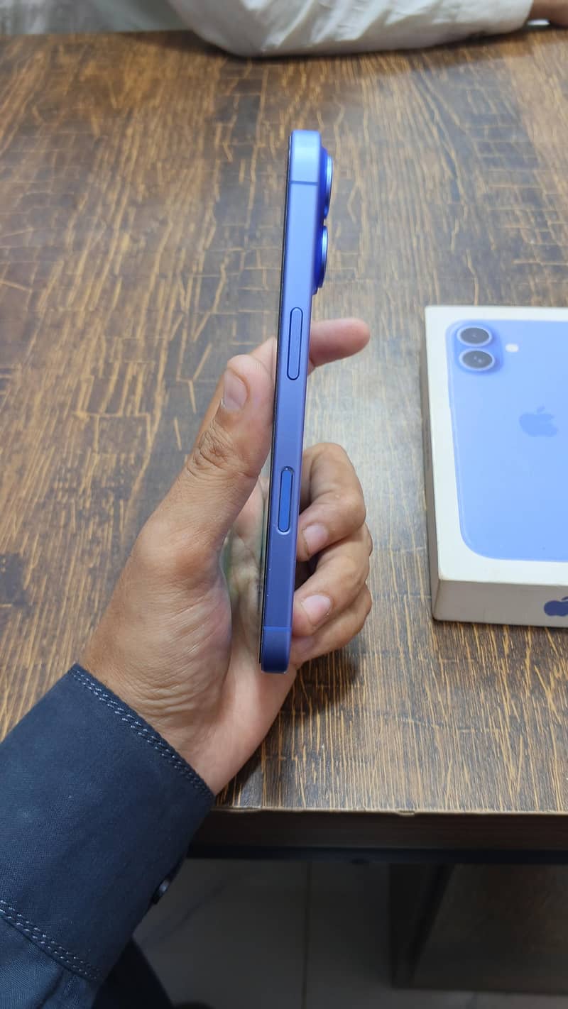Apple iPhone 16 8