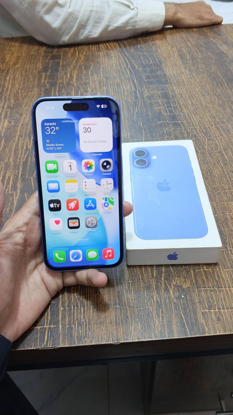 Apple iPhone 16 9