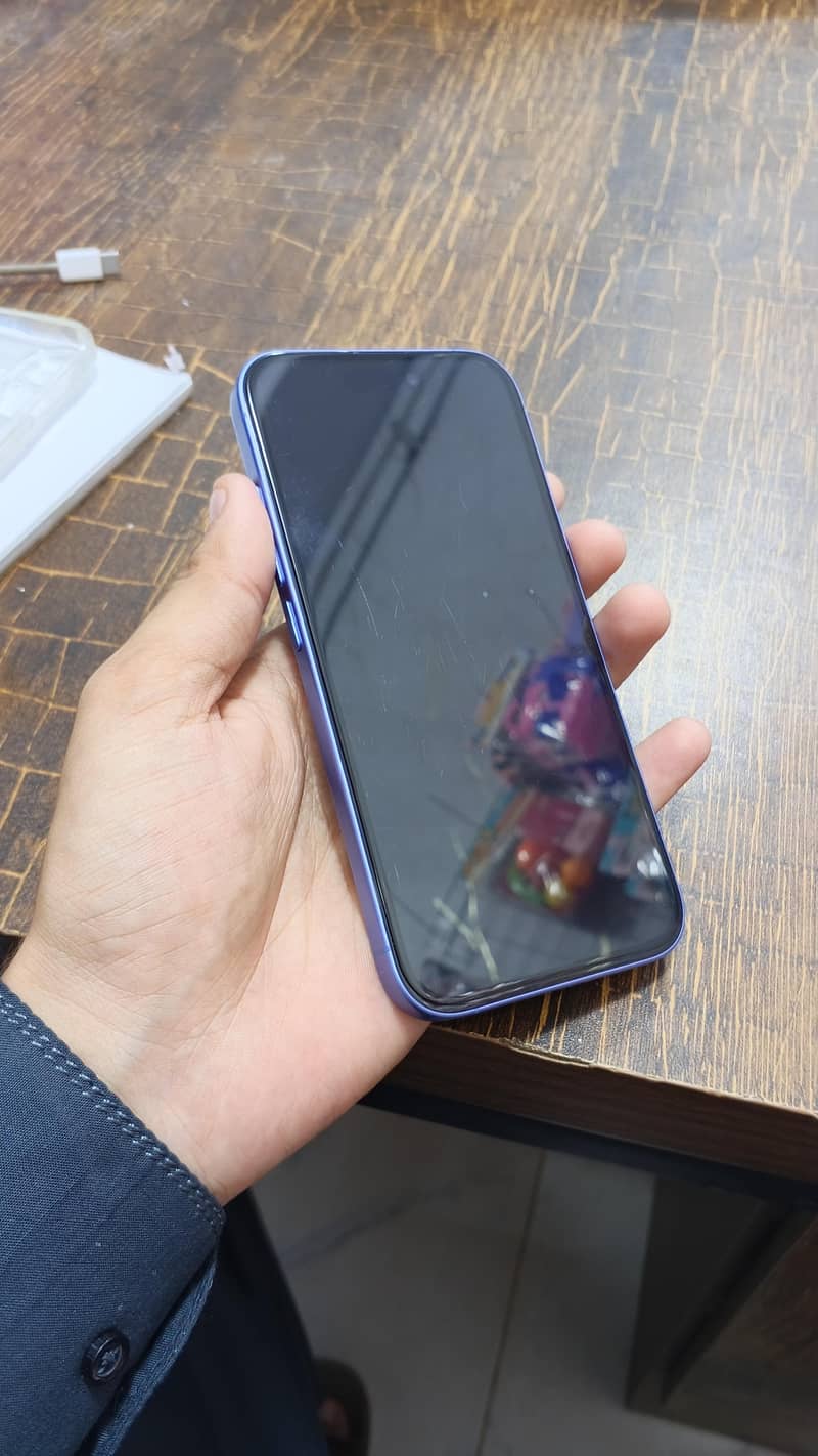 Apple iPhone 16 10