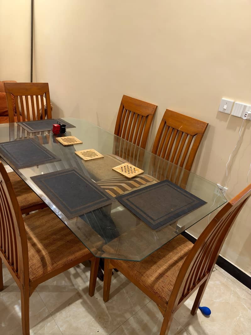 Dining table 0