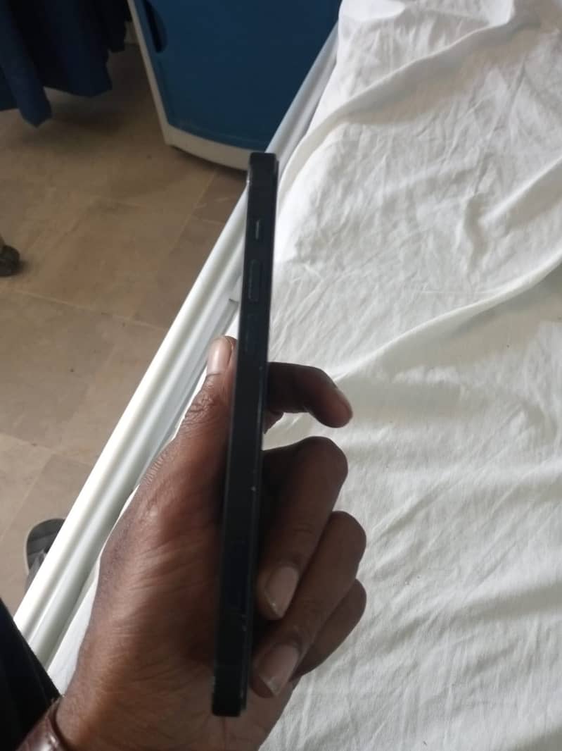 Apple iPhone 12 1