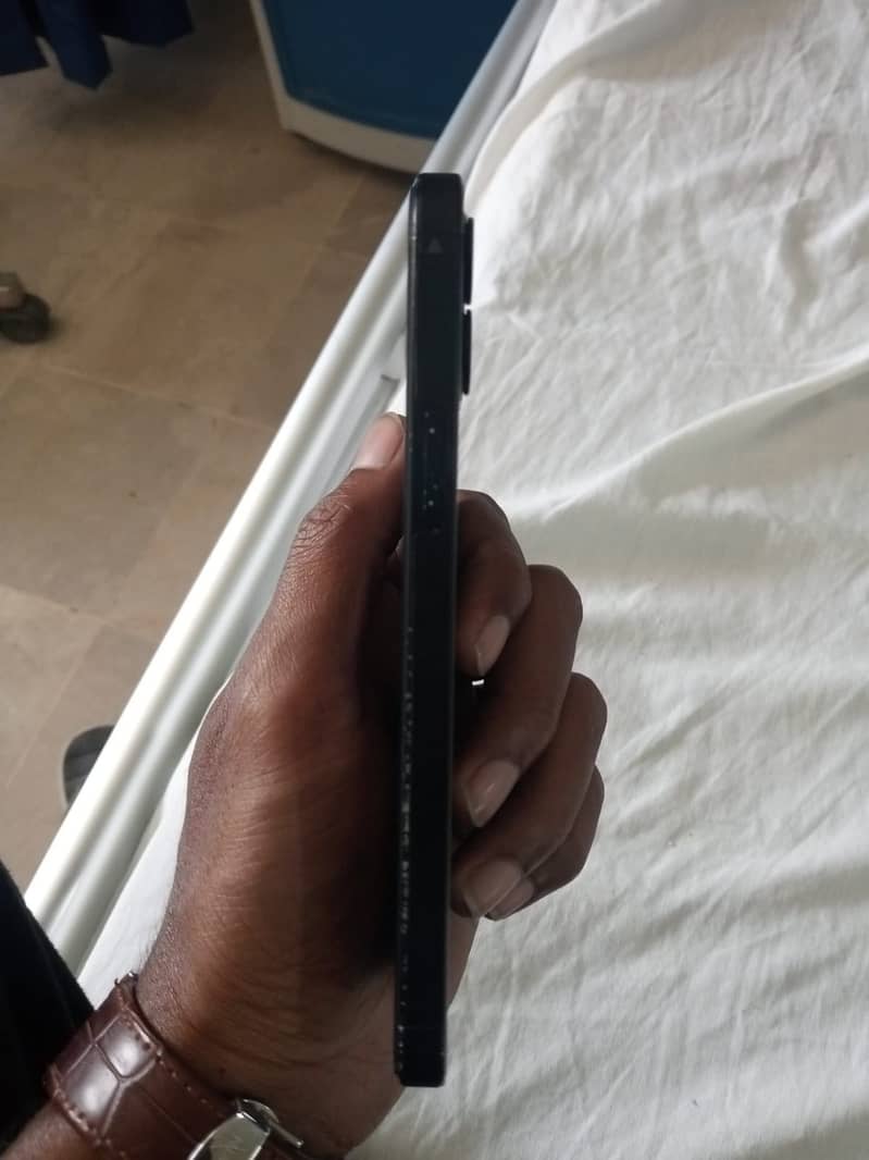Apple iPhone 12 4