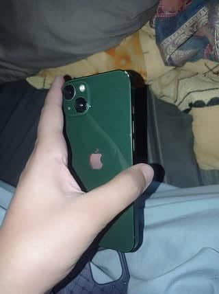 Apple iPhone 13