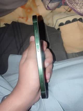 Apple iPhone 13 2