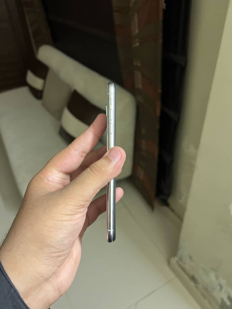 Apple iPhone XS Max 2