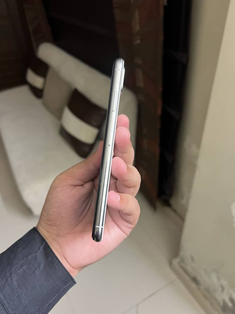 Apple iPhone XS Max 3