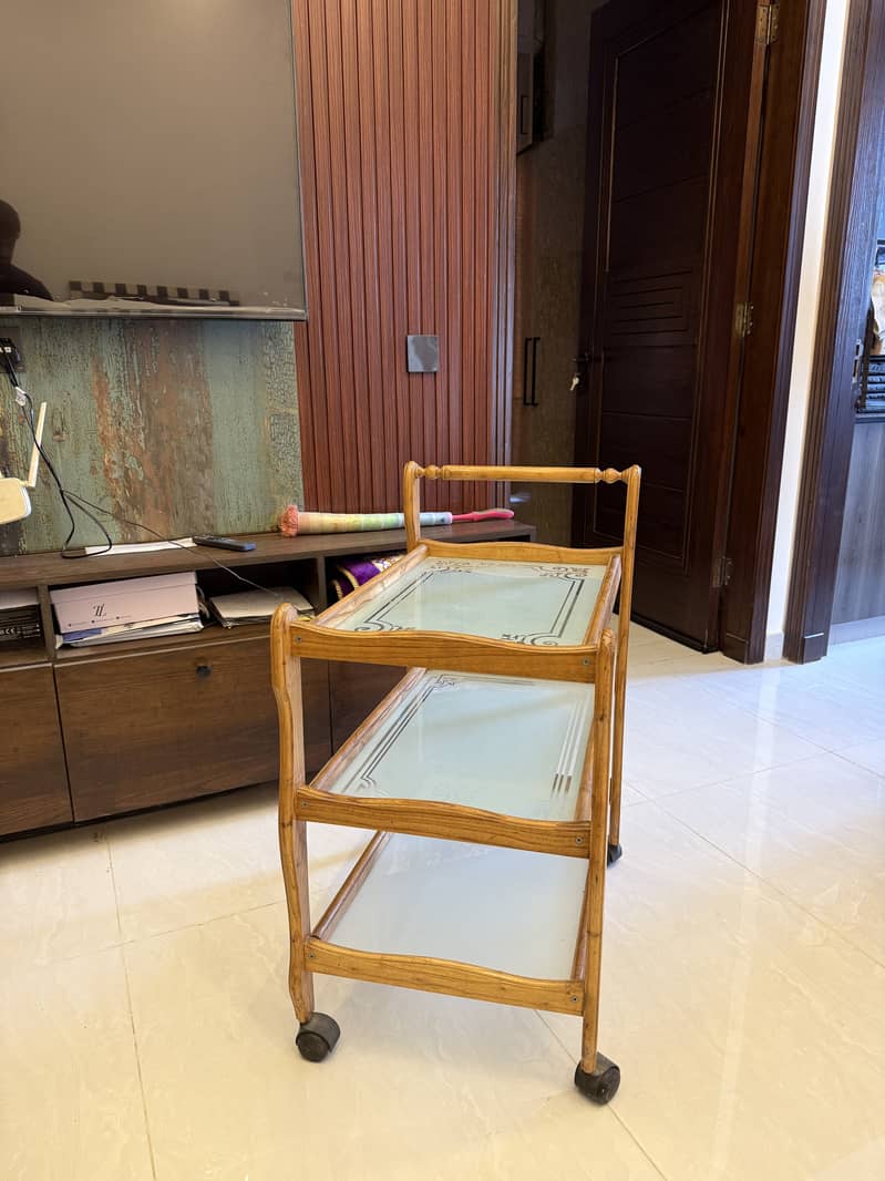 Serving trolly/table 0