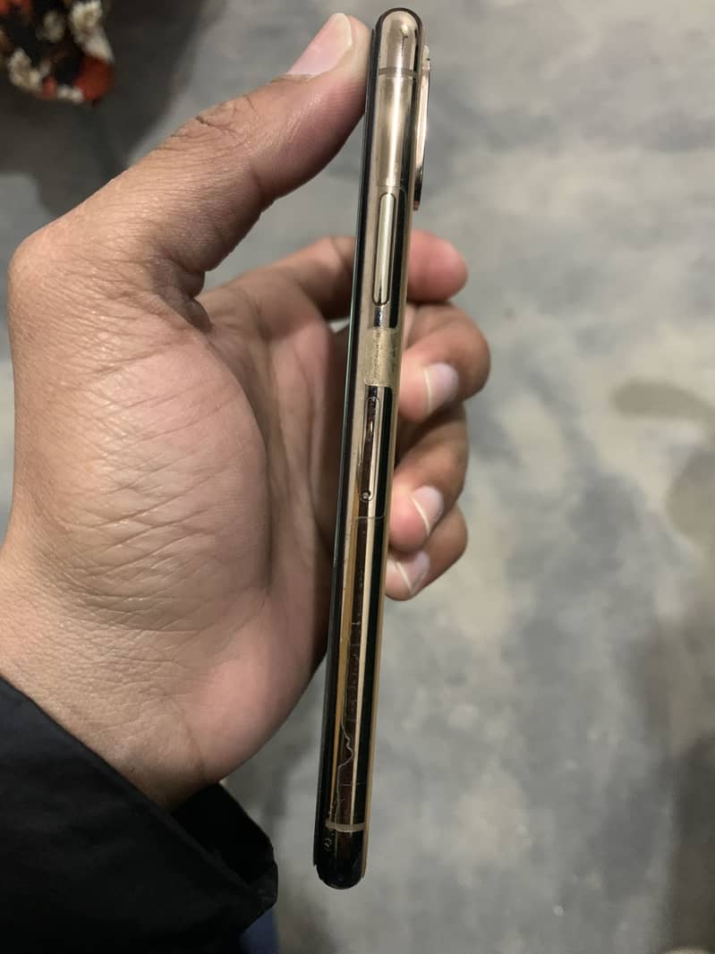 Apple iPhone XS 3