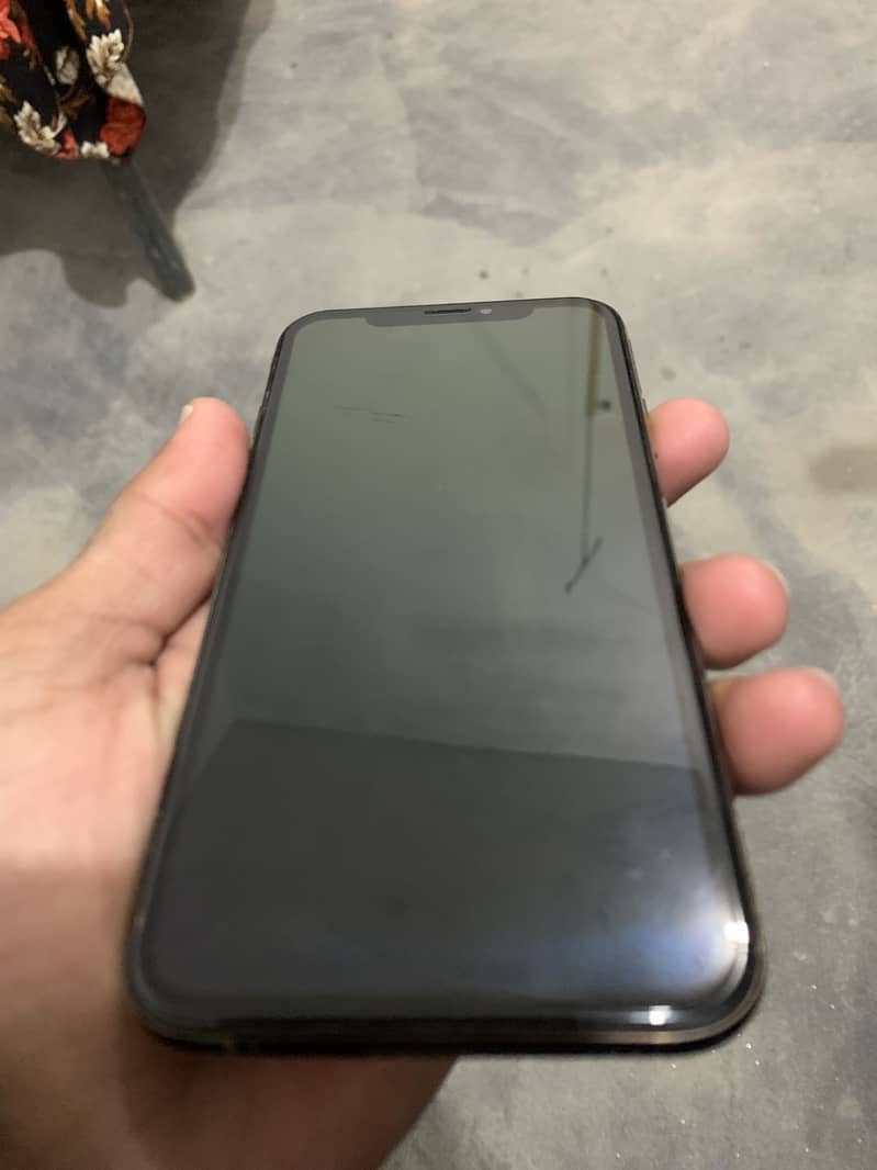 Apple iPhone XS 4