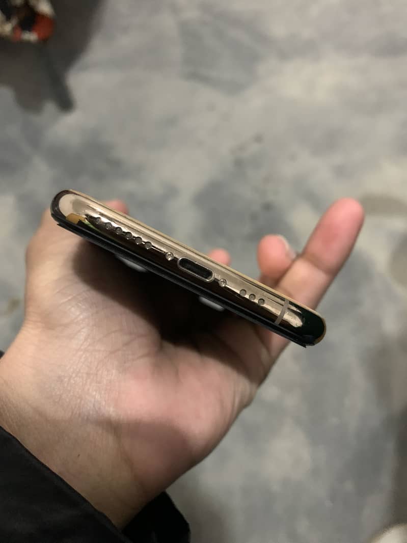 Apple iPhone XS 5